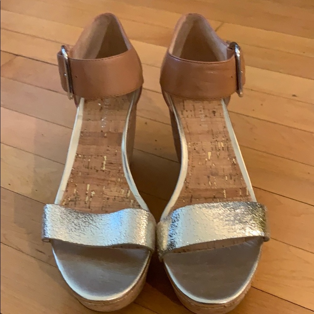 Donald Pliner tan and gold wedges 8.5